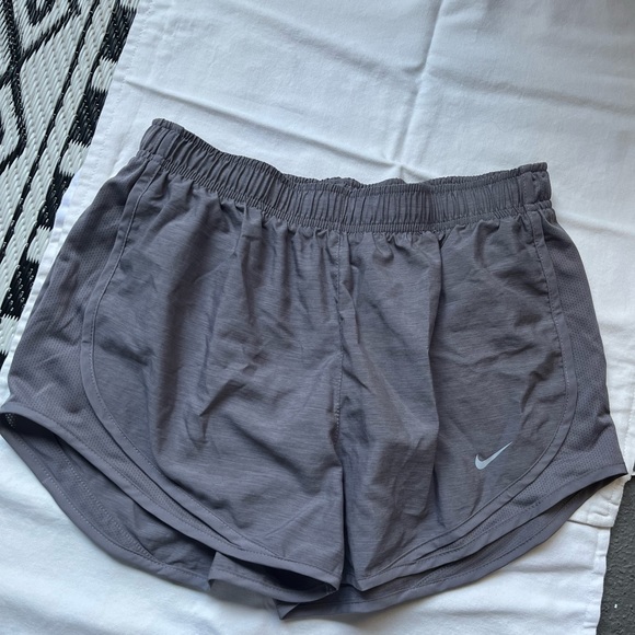 Nike tempo shorts - Picture 1 of 2